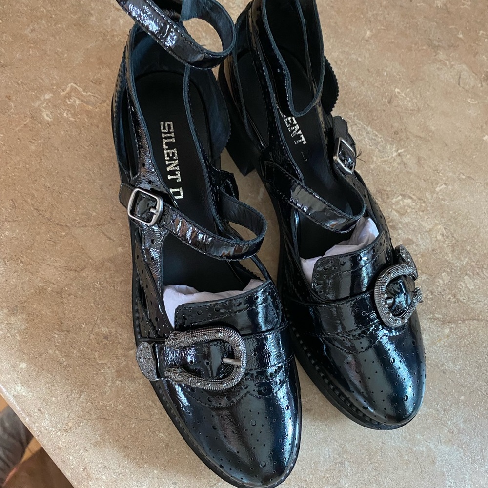 Silent D Mackenzie shoe
